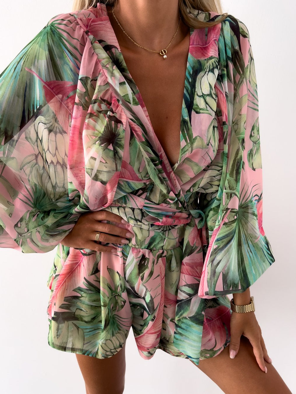Mono corto con estampado tropical de estilo veraniego