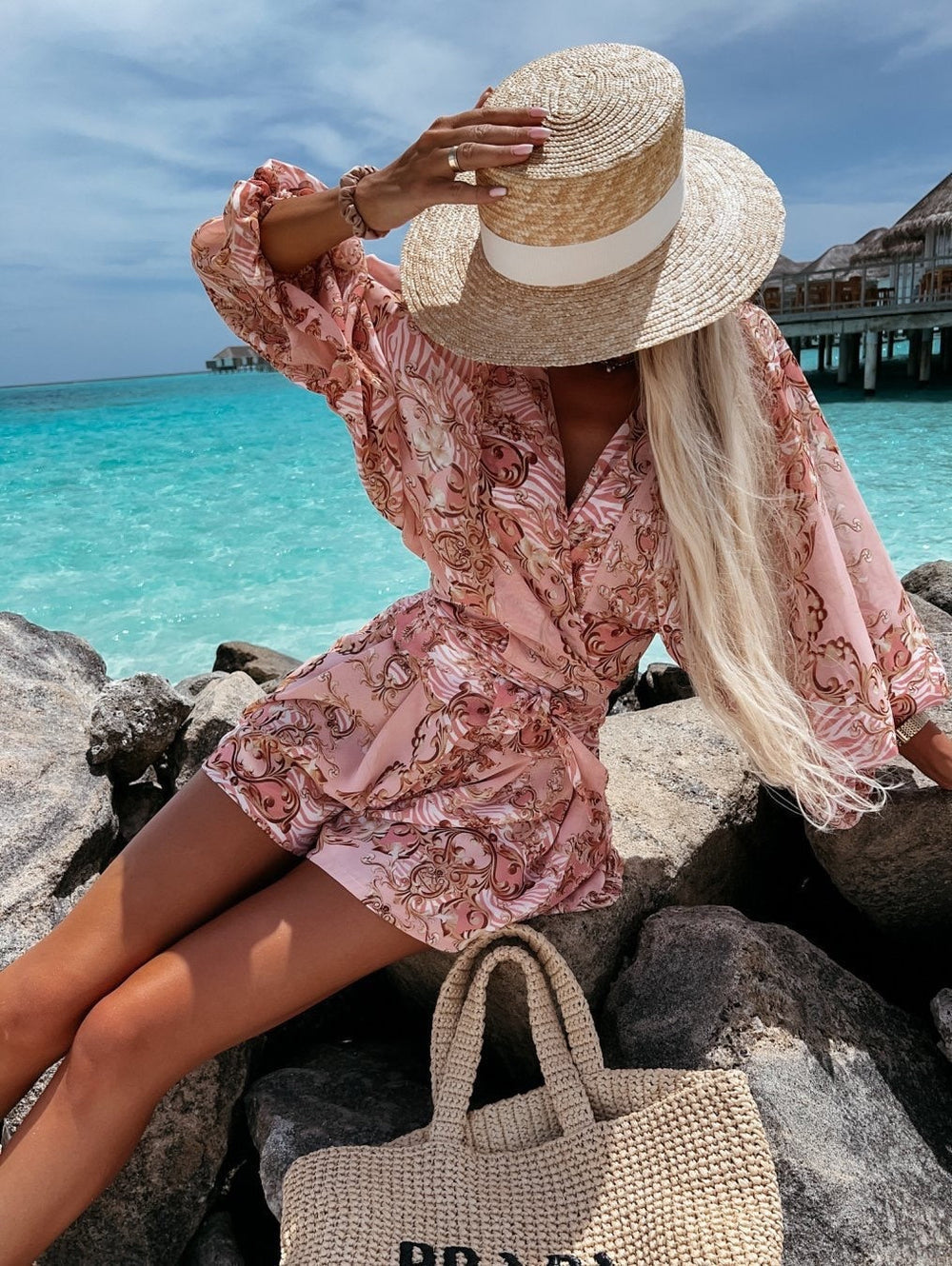 Mono corto con estampado tropical de estilo veraniego