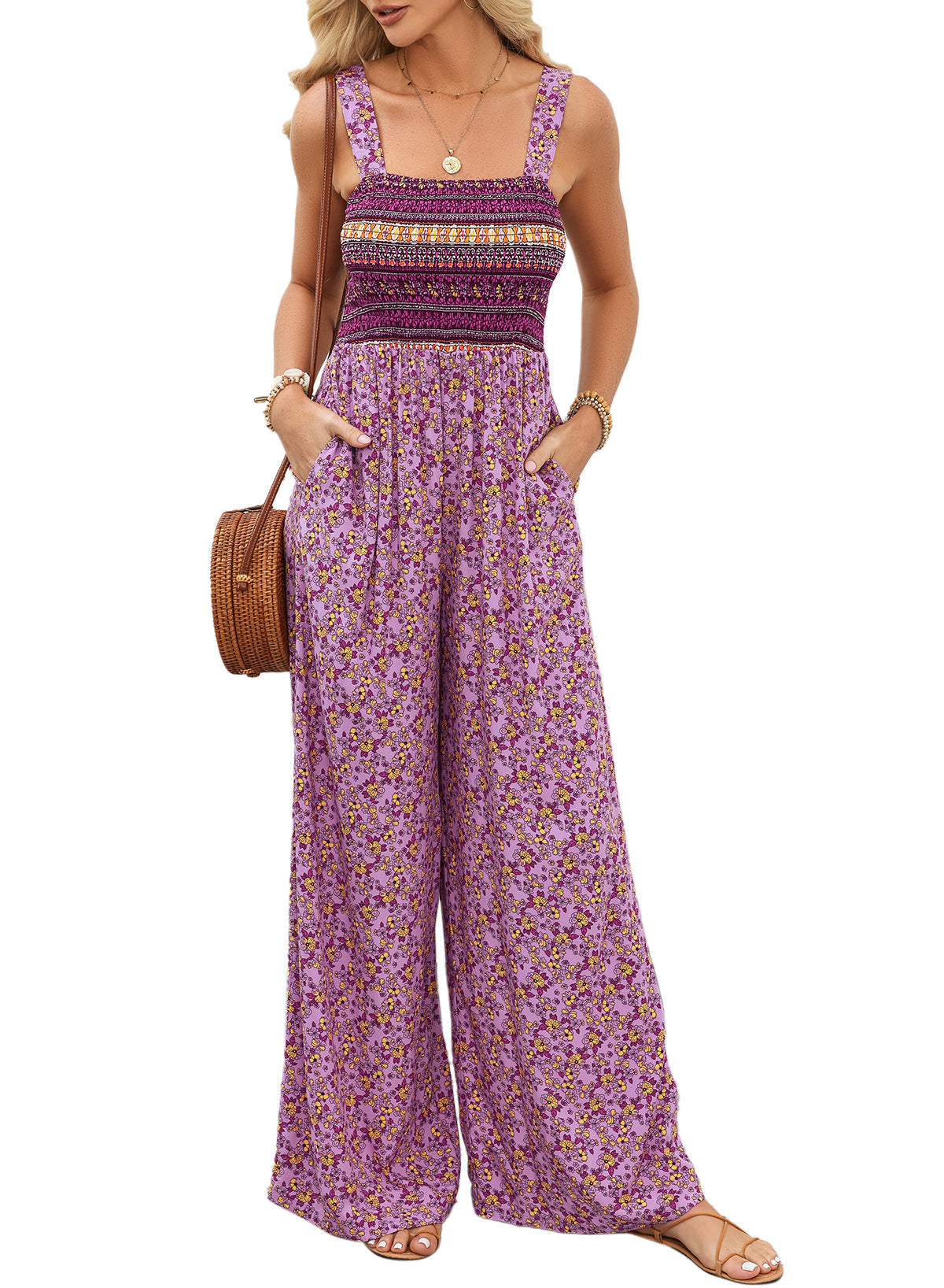 Mono largo de mujer con estampado floral, cuerpo fruncido tipo nido de abeja y pernera ancha