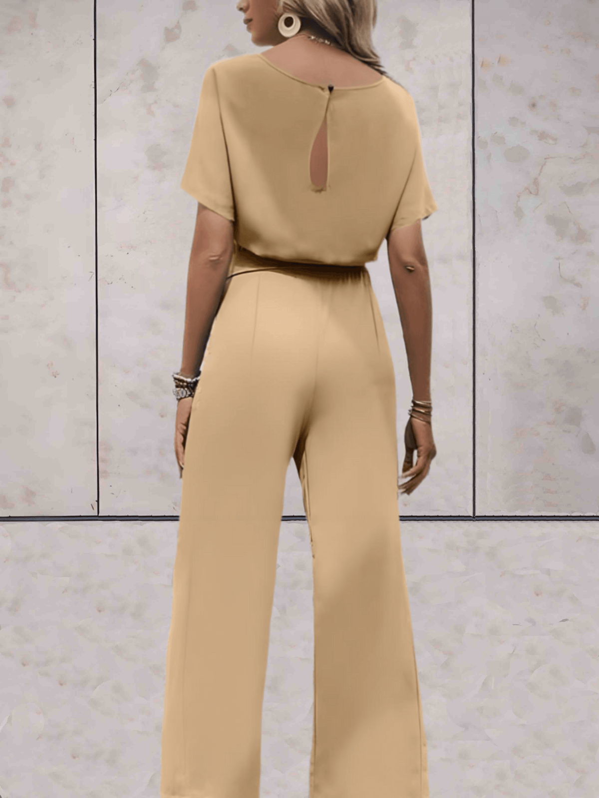 Mono Negro Elegante y Cómodo para Cualquier Ocasión
