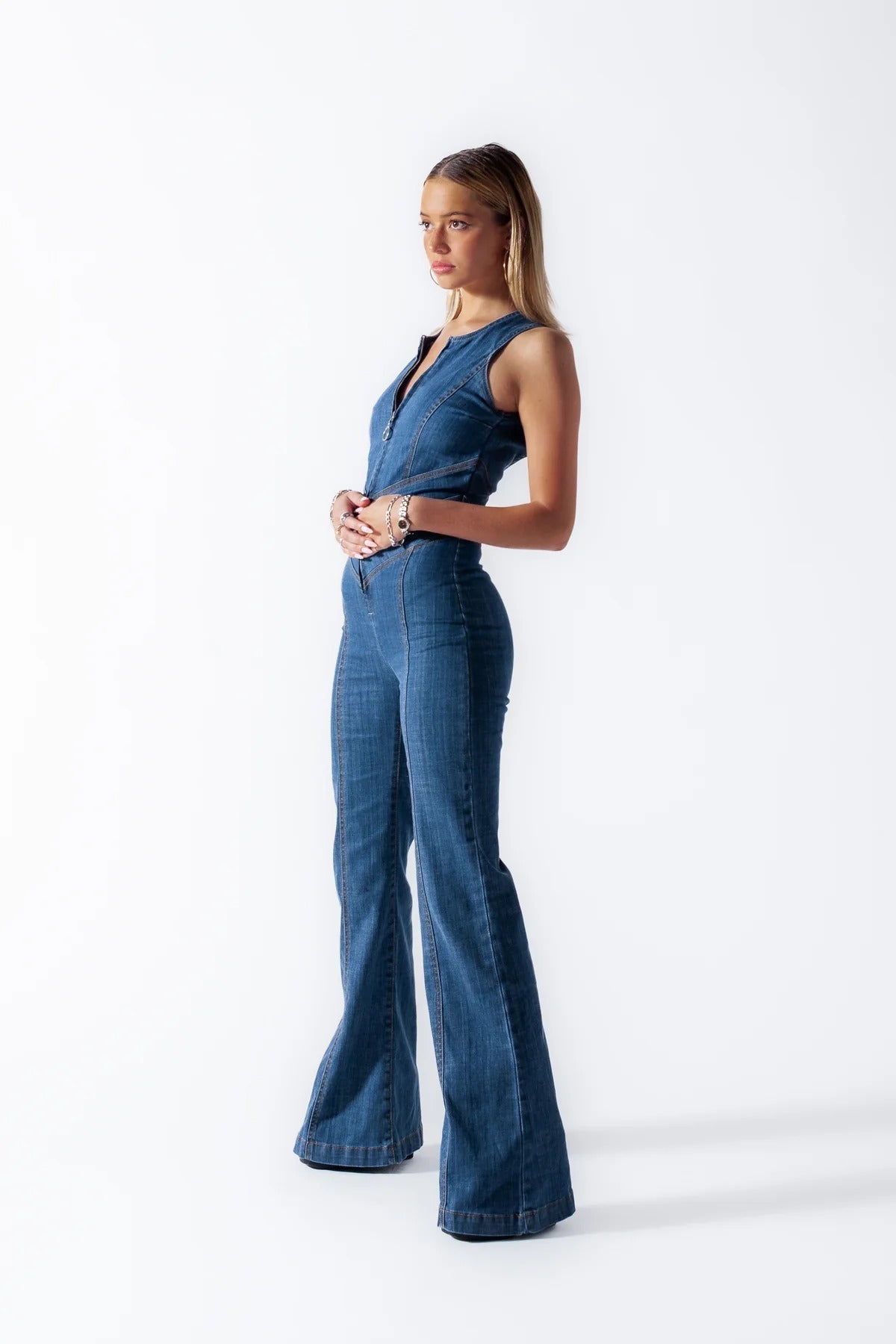 Mono vaquero para mujer con cremallera en estilo vintage moderno