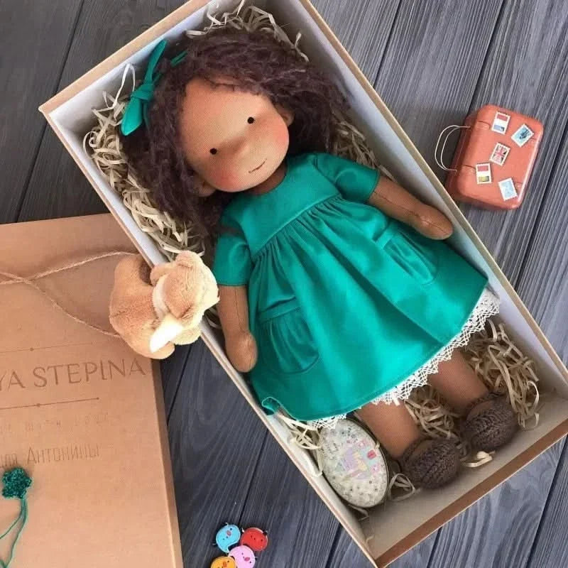 Muñeca de peluche hecha a mano – Juguete Elise de estilo Waldorf