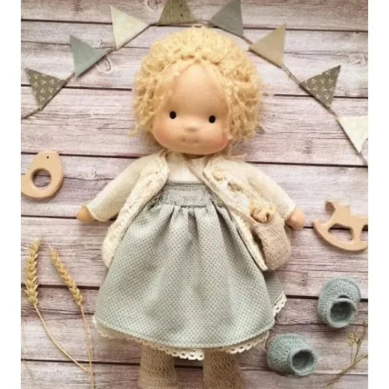 Muñeca de peluche hecha a mano – Juguete Elise de estilo Waldorf