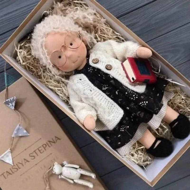 Muñeca de peluche hecha a mano – Juguete Elise de estilo Waldorf