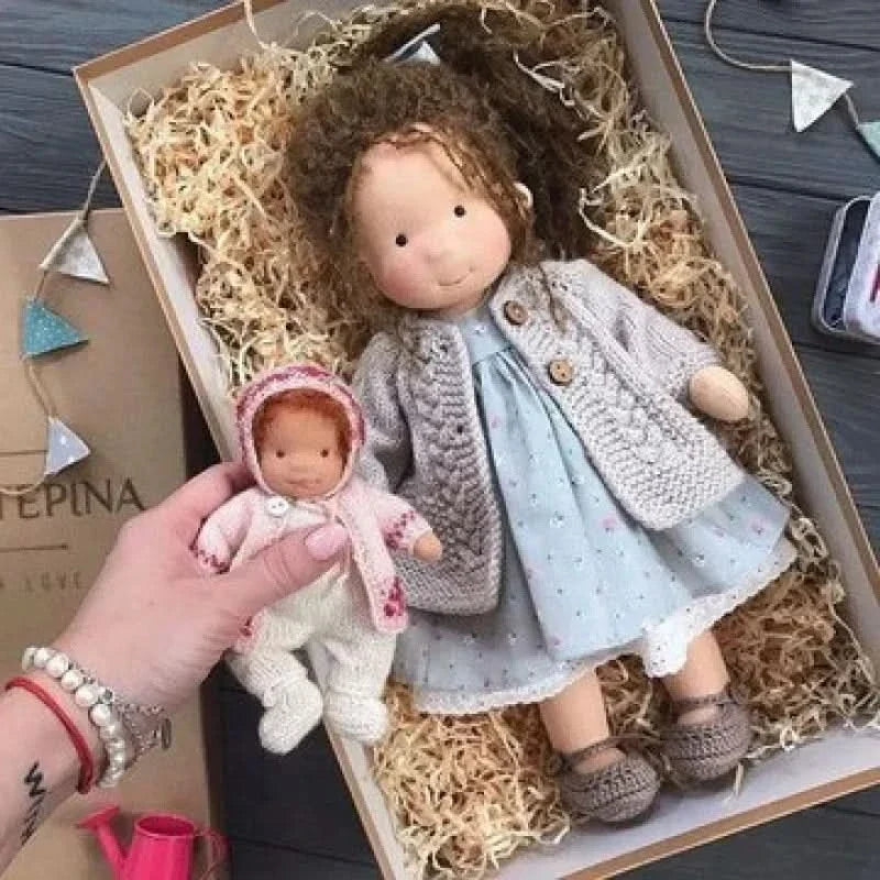 Muñeca de peluche hecha a mano – Juguete Elise de estilo Waldorf