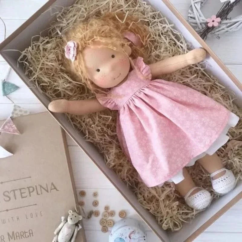 Muñeca de peluche hecha a mano - Juguete Waldorf Emma