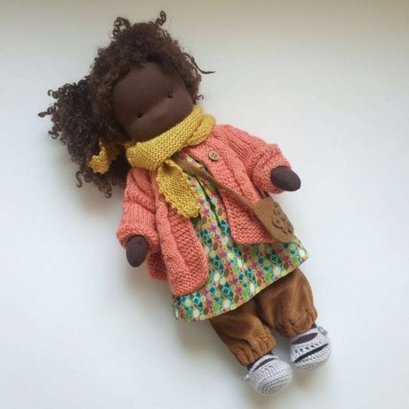 Muñeca Waldorf de algodón hecha a mano para juego creativo