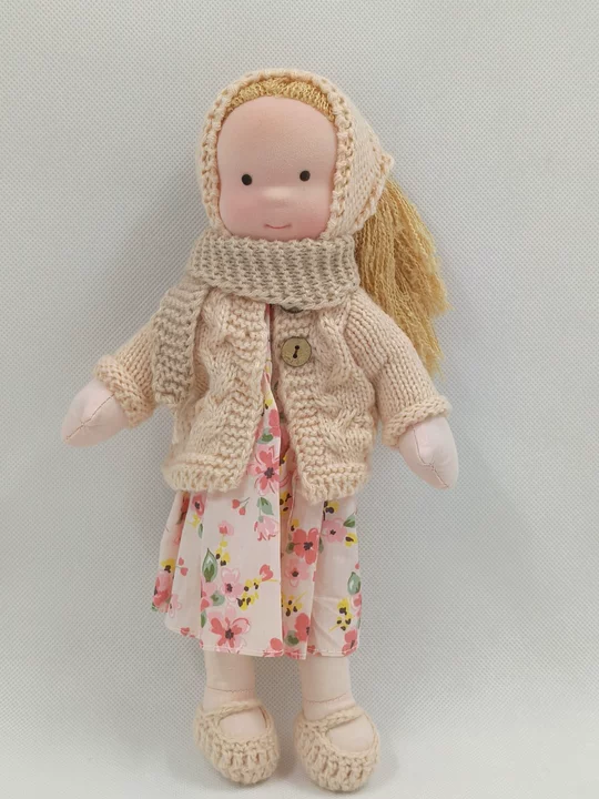 Muñeca Waldorf de lana de oveja: suave, resistente y hecha a mano