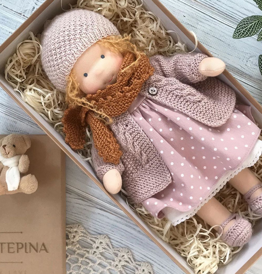Muñeca Waldorf hecha a mano – Compañera de juego imaginativo | Juguete educativo natural para niños