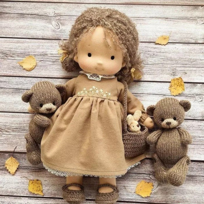 Muñeca Waldorf hecha a mano – Compañera de juego imaginativo | Juguete educativo natural para niños