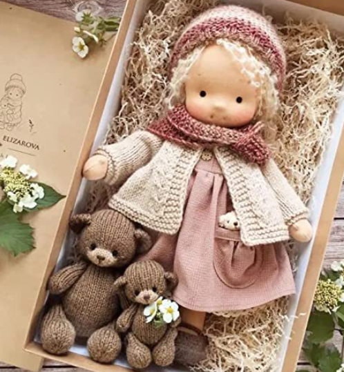 Muñeca Waldorf hecha a mano – Compañera de juego imaginativo | Juguete educativo natural para niños