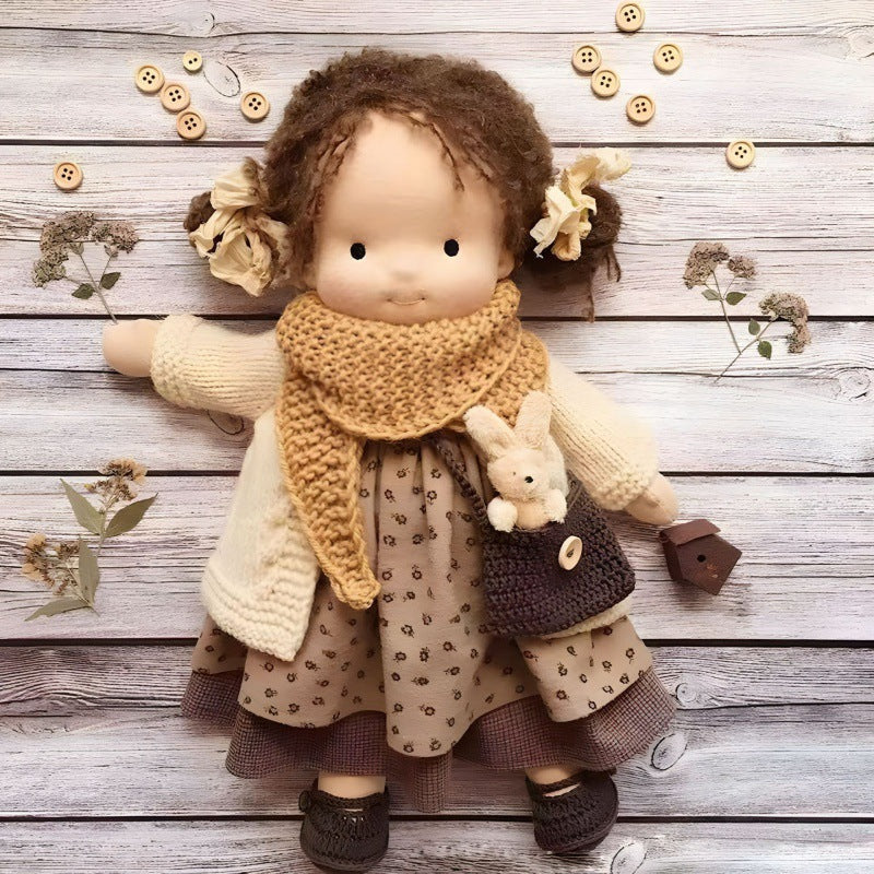 Muñeca Waldorf hecha a mano – Compañera de juego imaginativo | Juguete educativo natural para niños
