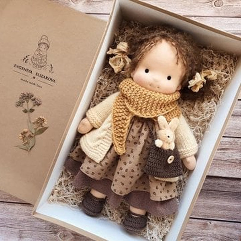 Muñeca Waldorf hecha a mano para niños pequeños - Aspecto natural