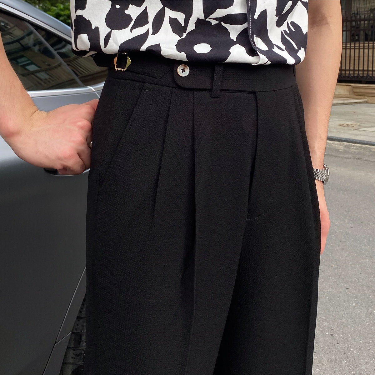 Pantalón de pinzas para hombre con talle alto corte zanahoria