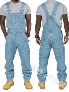 Pantalones de peto con detalle de paneles y bolsillos funcionales