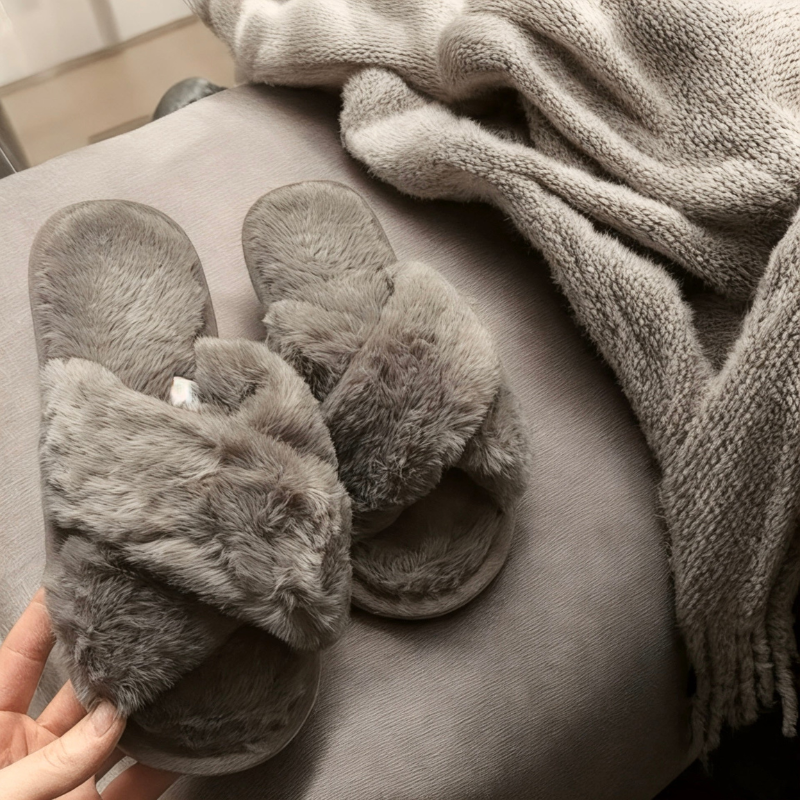 Pantuflas de casa para mujer con tiras cruzadas y talón abierto