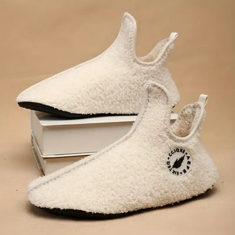 Pantuflas de casa suaves y elegantes para un descanso con estilo