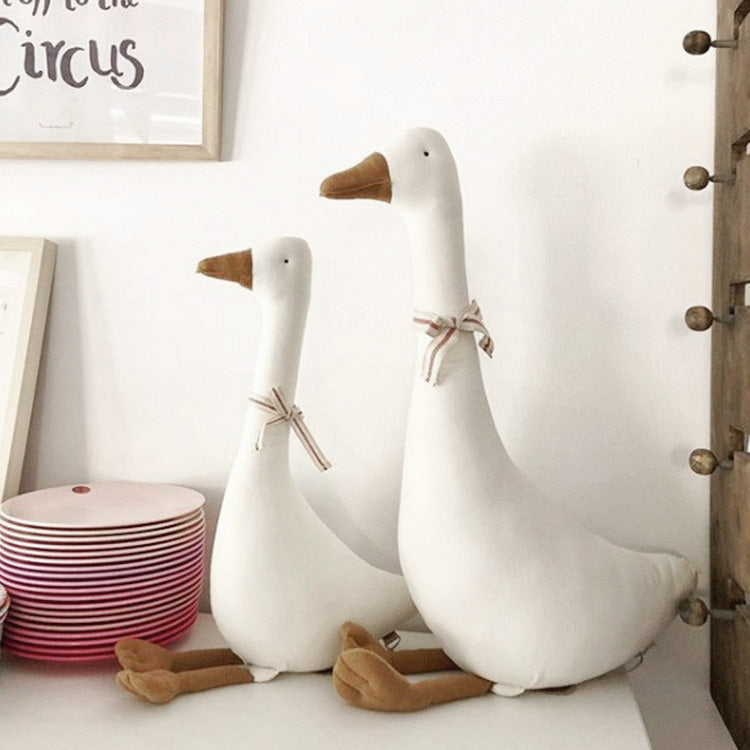 Peluche y cojín con forma de ganso