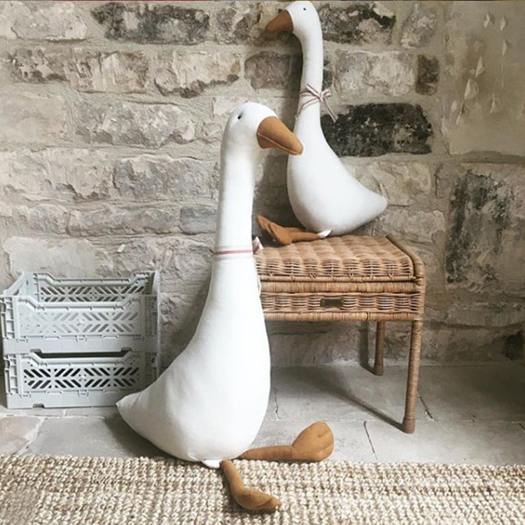 Peluche y cojín con forma de ganso