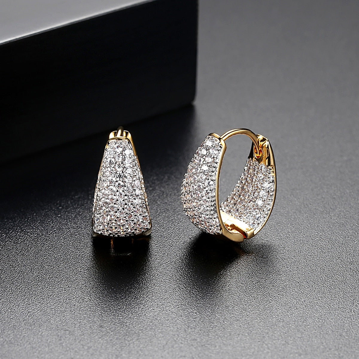 Pendientes de aro brillantes con engaste pavé