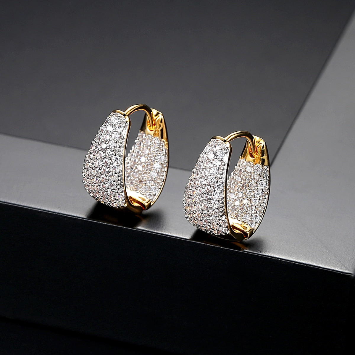 Pendientes de aro brillantes con engaste pavé