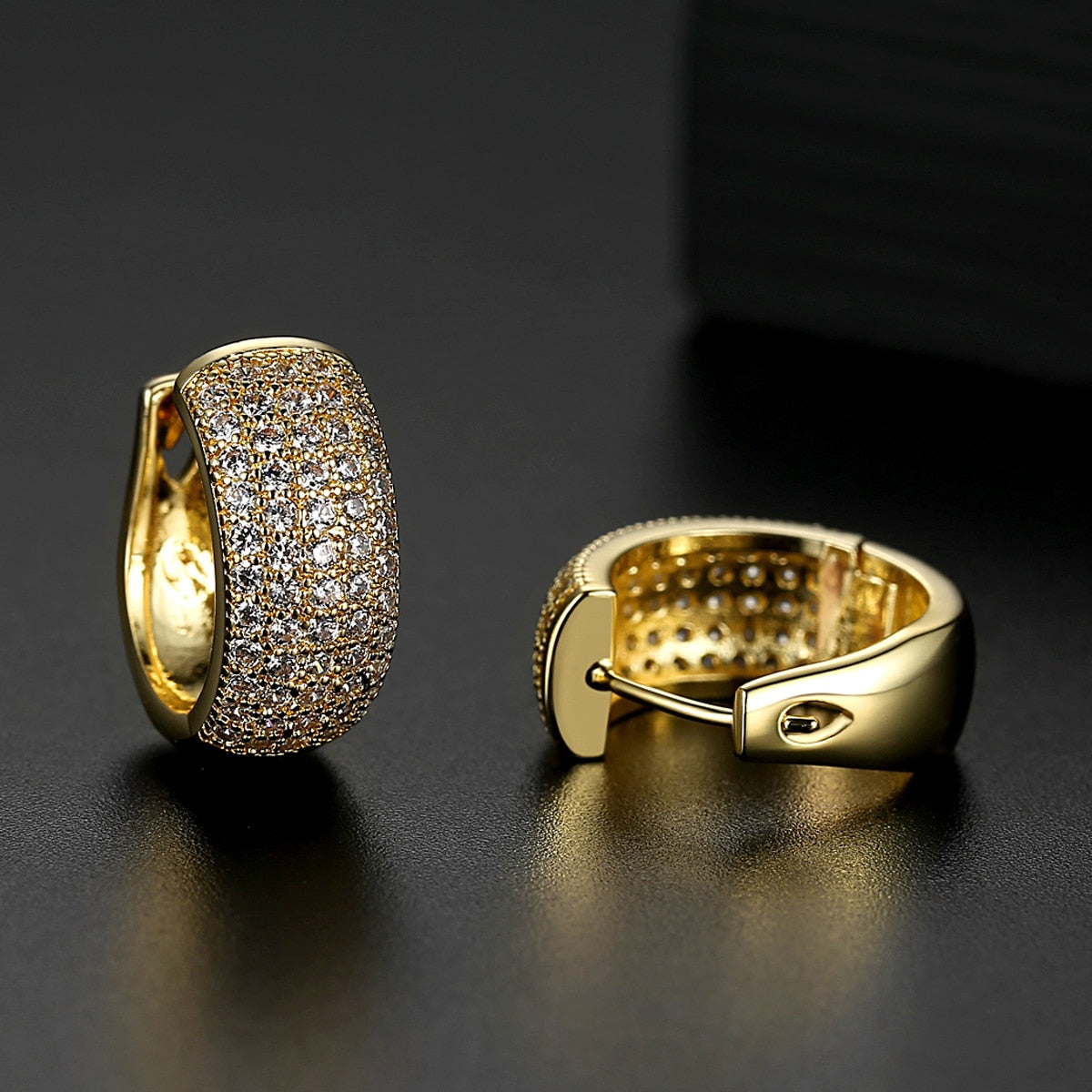 Pendientes de aro brillantes con engaste pavé