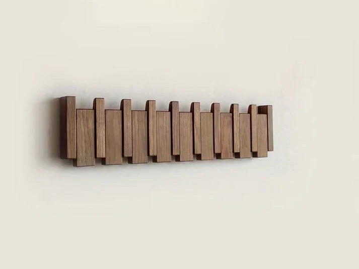 Perchero de pared de madera estilo piano – Decoración elegante y almacenamiento práctico