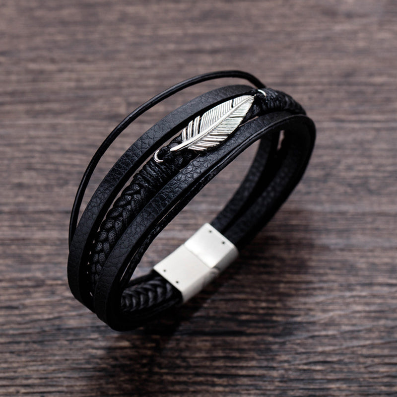 Pulsera con diseño de pluma y acero