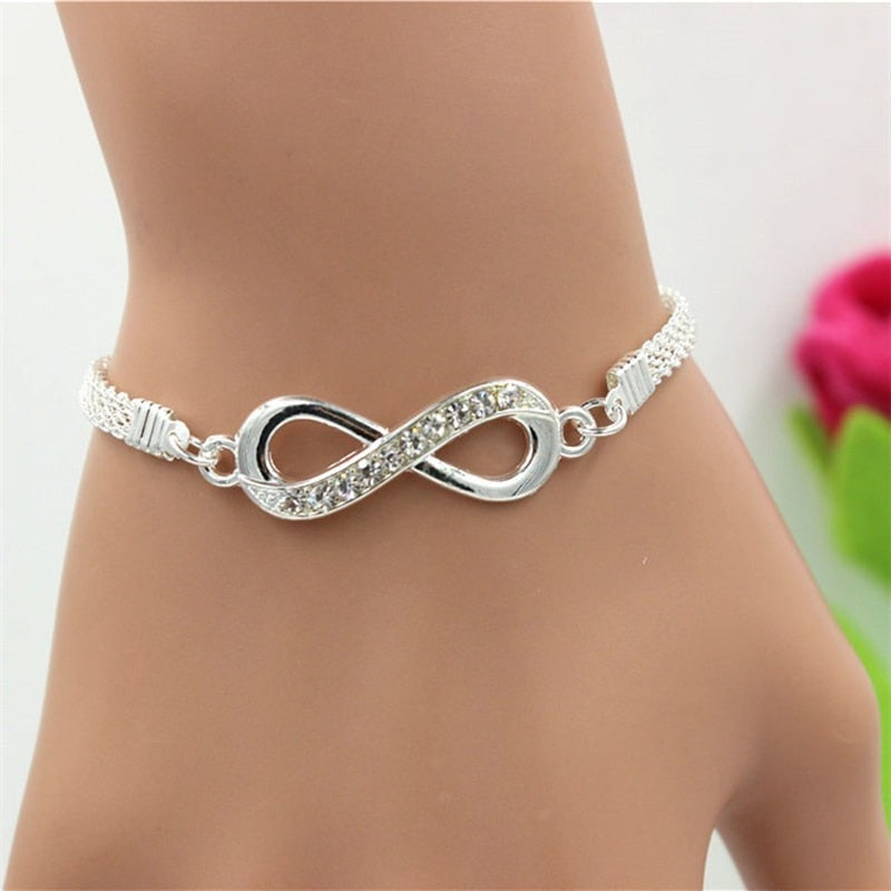 Pulsera elegante con símbolo de infinito