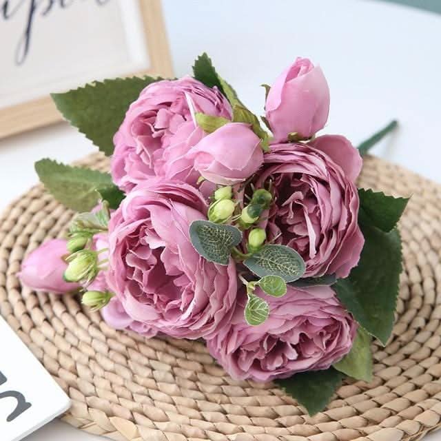 Ramo de peonías artificiales con flores y capullos