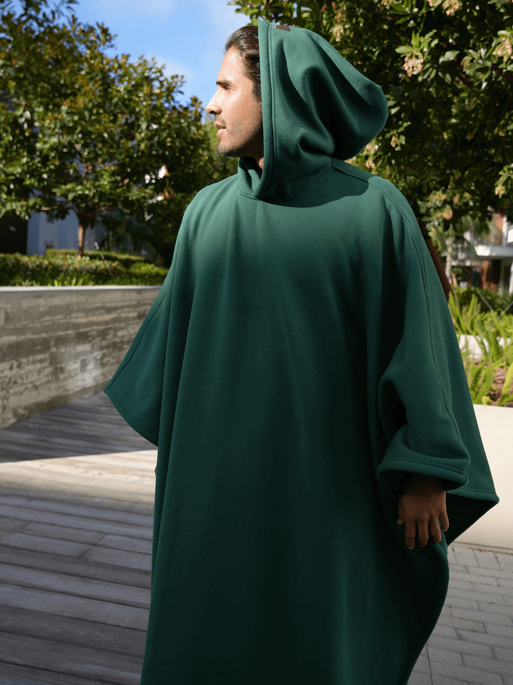 Relájate con nuestra cómoda sudadera con capucha más gruesa