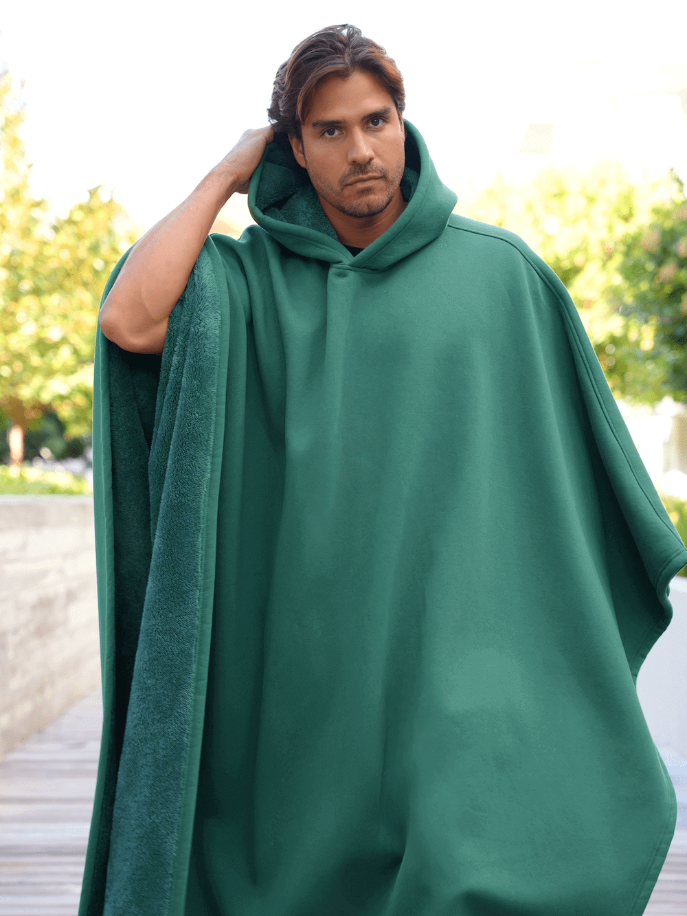 Relájate con nuestra cómoda sudadera con capucha más gruesa