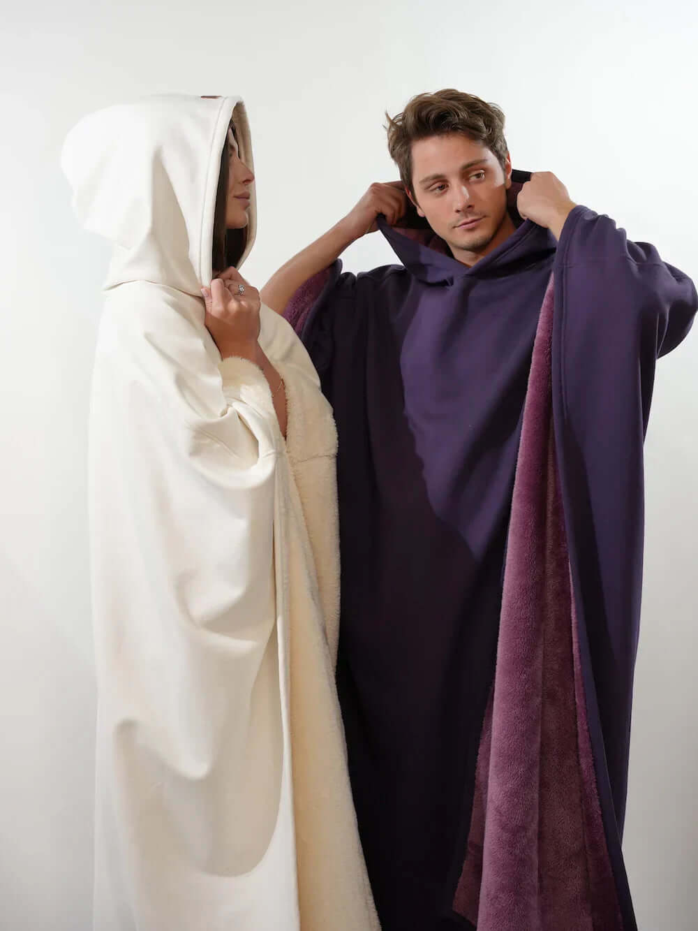 Relájate con nuestra cómoda sudadera con capucha más gruesa