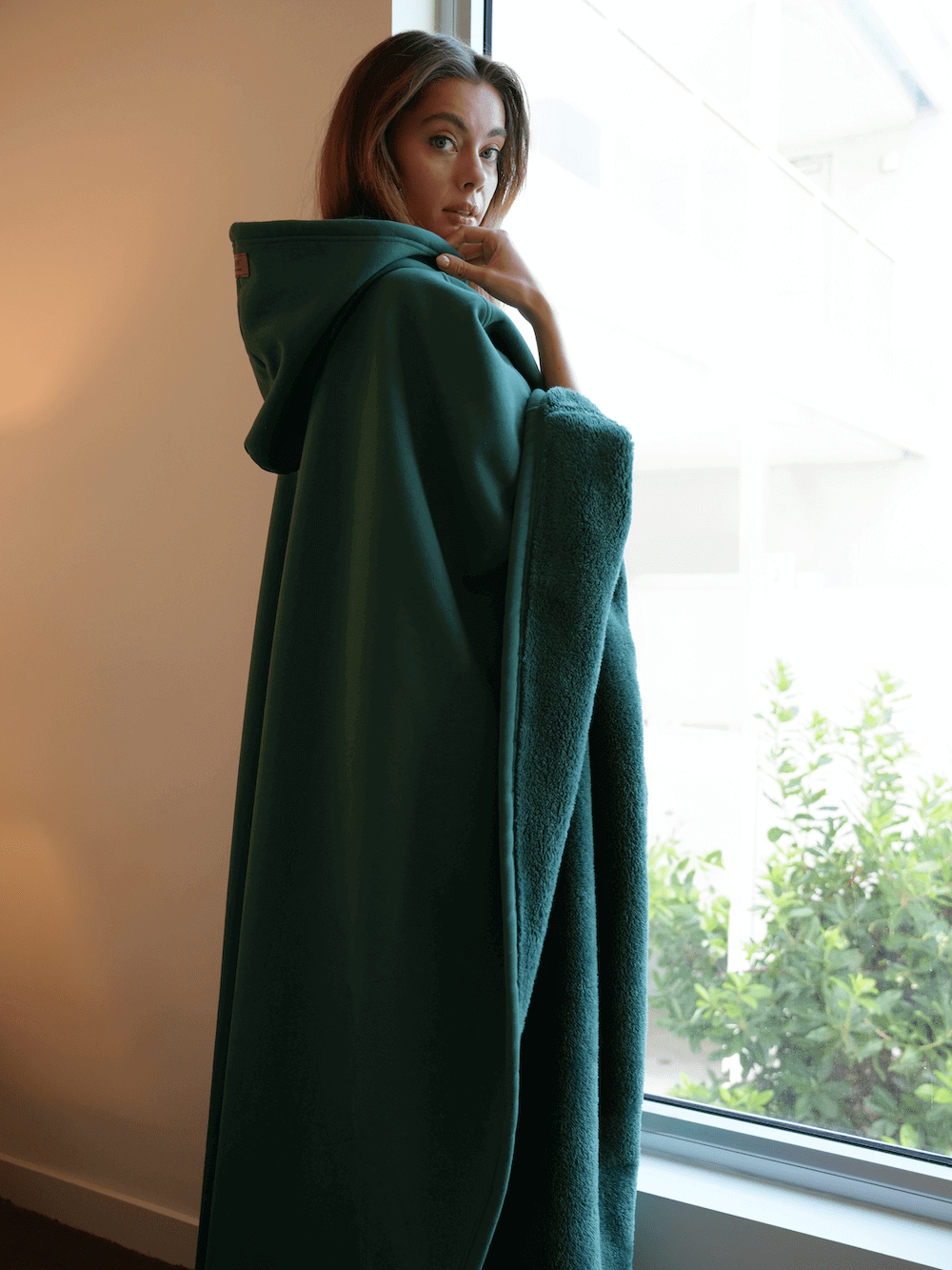Relájate con nuestra cómoda sudadera con capucha más gruesa