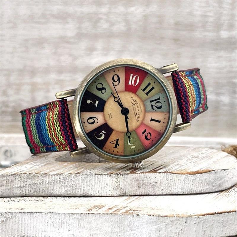 Reloj con esfera de arcoíris multicolor