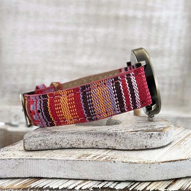 Reloj con esfera de arcoíris multicolor