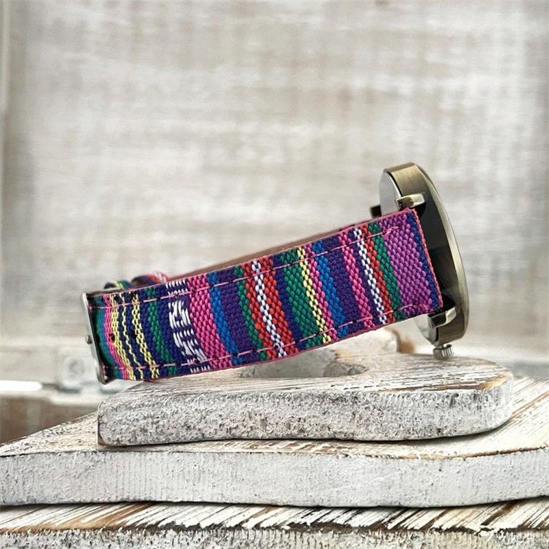 Reloj con esfera de arcoíris multicolor