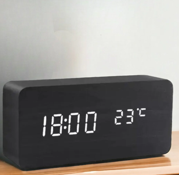 Reloj de madera LED minimalista y elegante