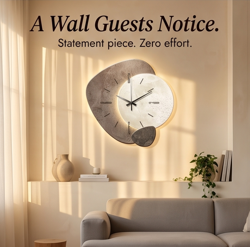Reloj de pared con diseño lunar y retroiluminación cálida