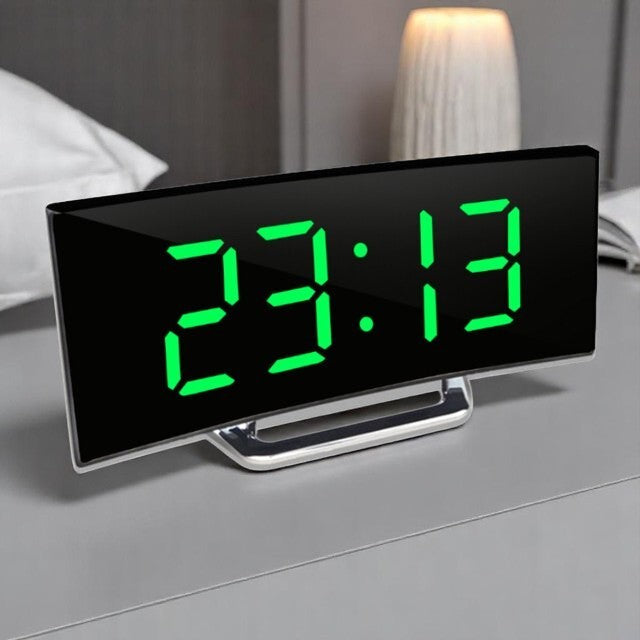 Reloj despertador digital LED con pantalla curva e iluminación automática