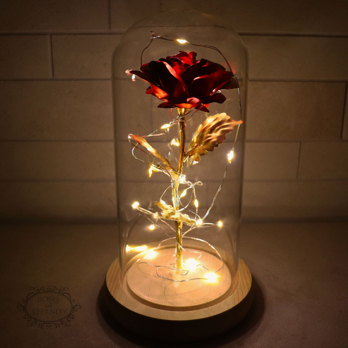 Rosa eterna | Rosa dorada en cúpula de cristal con iluminación LED