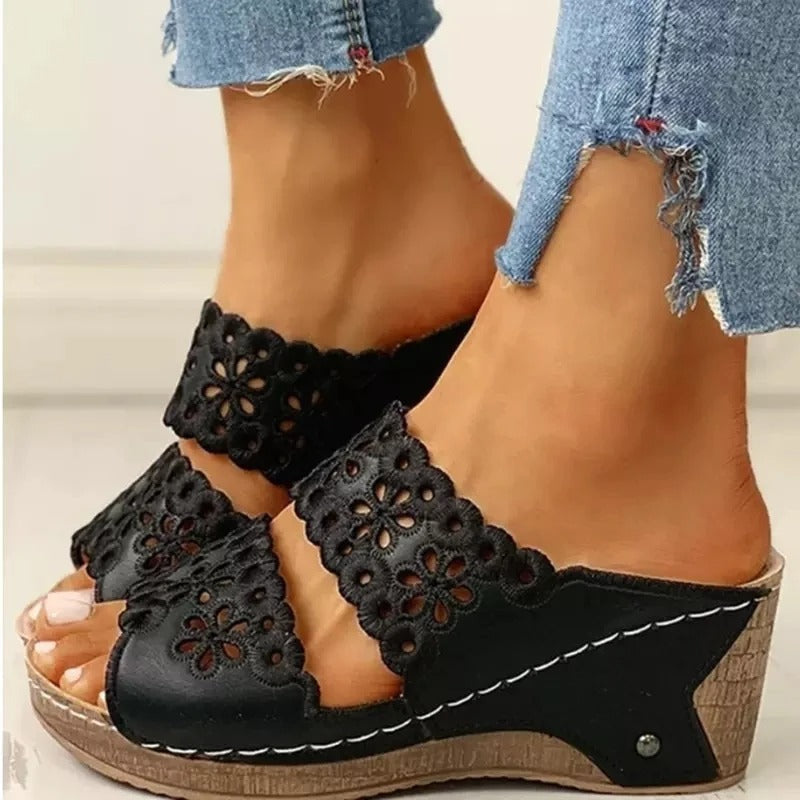 Sandalias con cuña y estampado floral para mujer