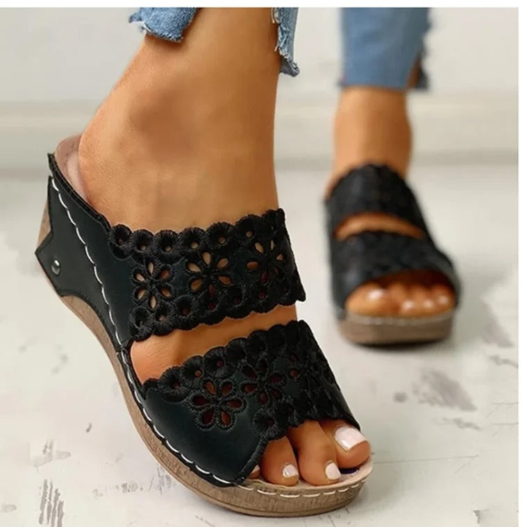 Sandalias con cuña y estampado floral para mujer