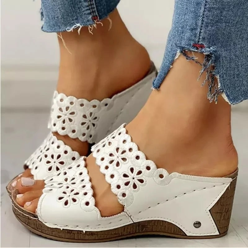 Sandalias con cuña y estampado floral para mujer