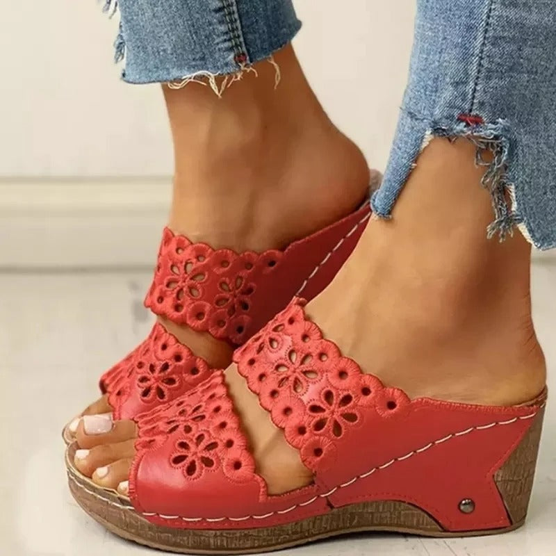 Sandalias con cuña y estampado floral para mujer