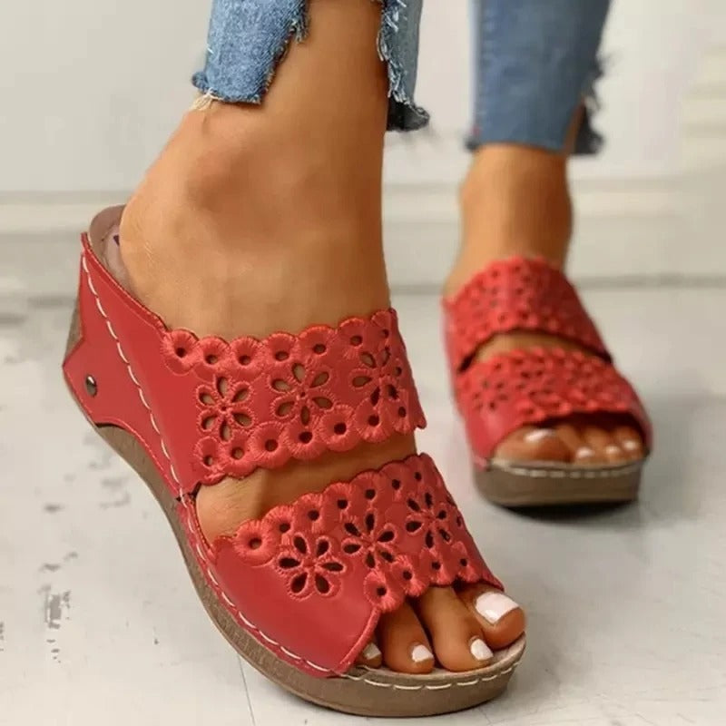 Sandalias con cuña y estampado floral para mujer
