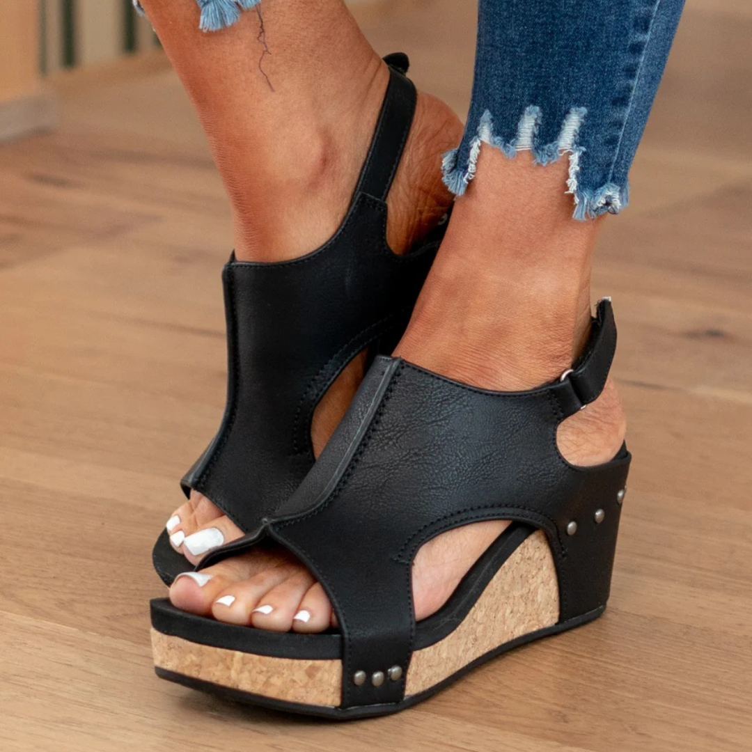 Sandalias ortopédicas con cuña y tachuelas para mujer
