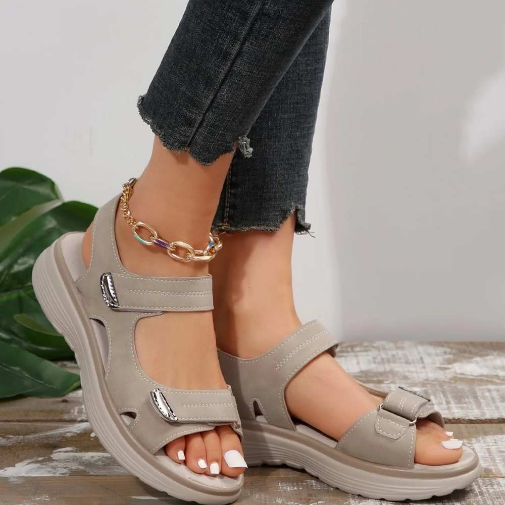 Sandalias ortopédicas para mujer: tiras ajustables, soporte anatómico y diseño elegante