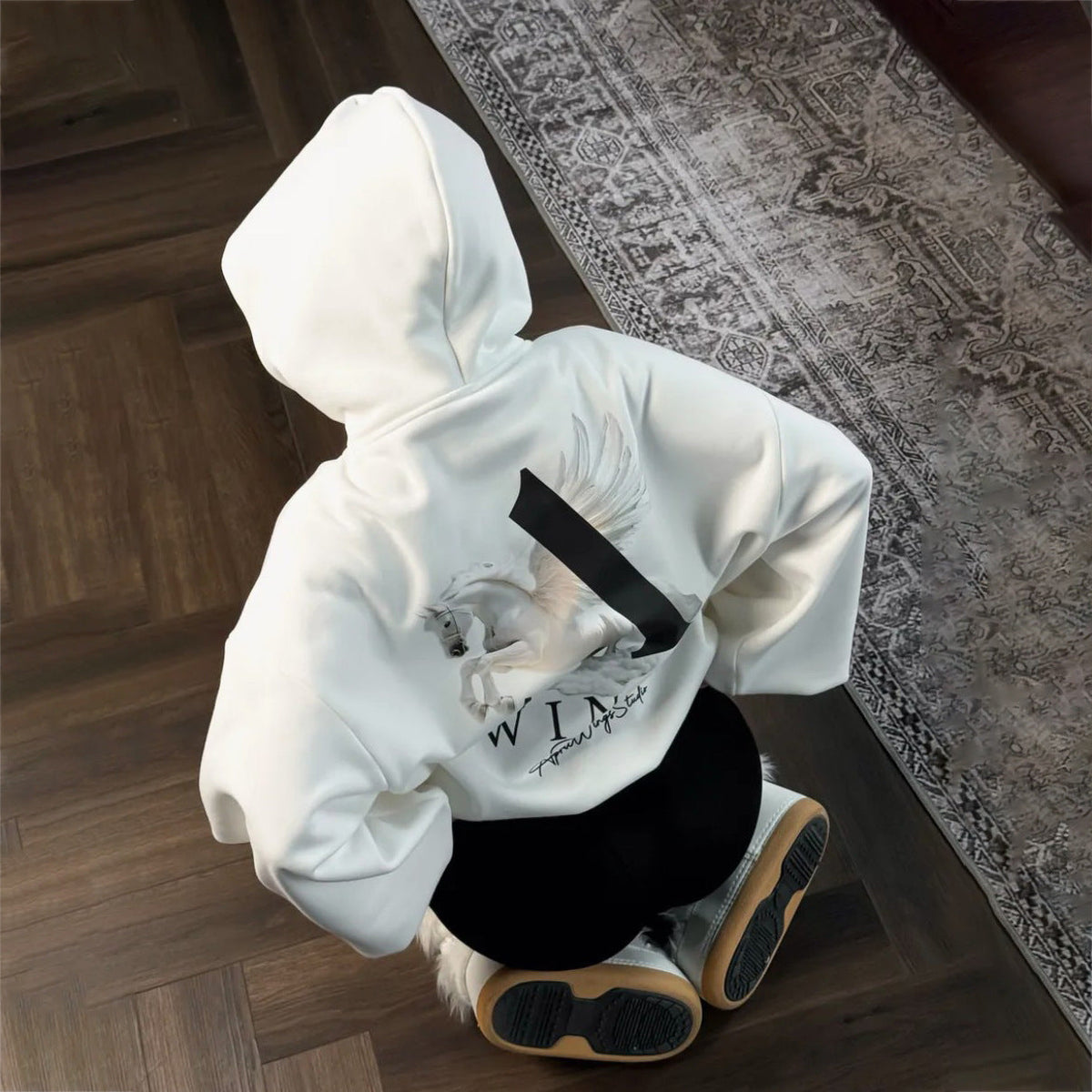 Sudadera urbana con capucha y estampado gráfico único para mujer