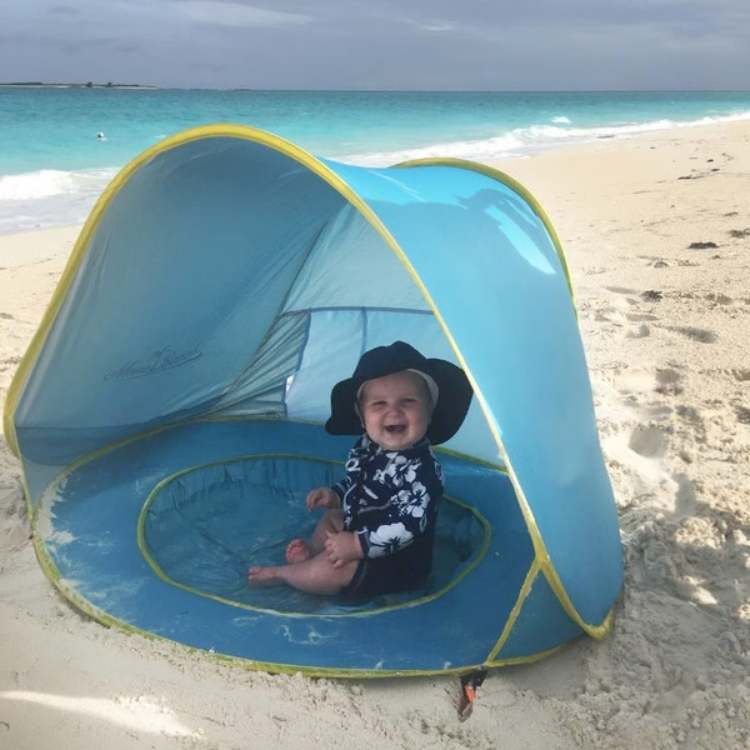 Tienda de campaña de playa pop-up para bebé con piscina integrada